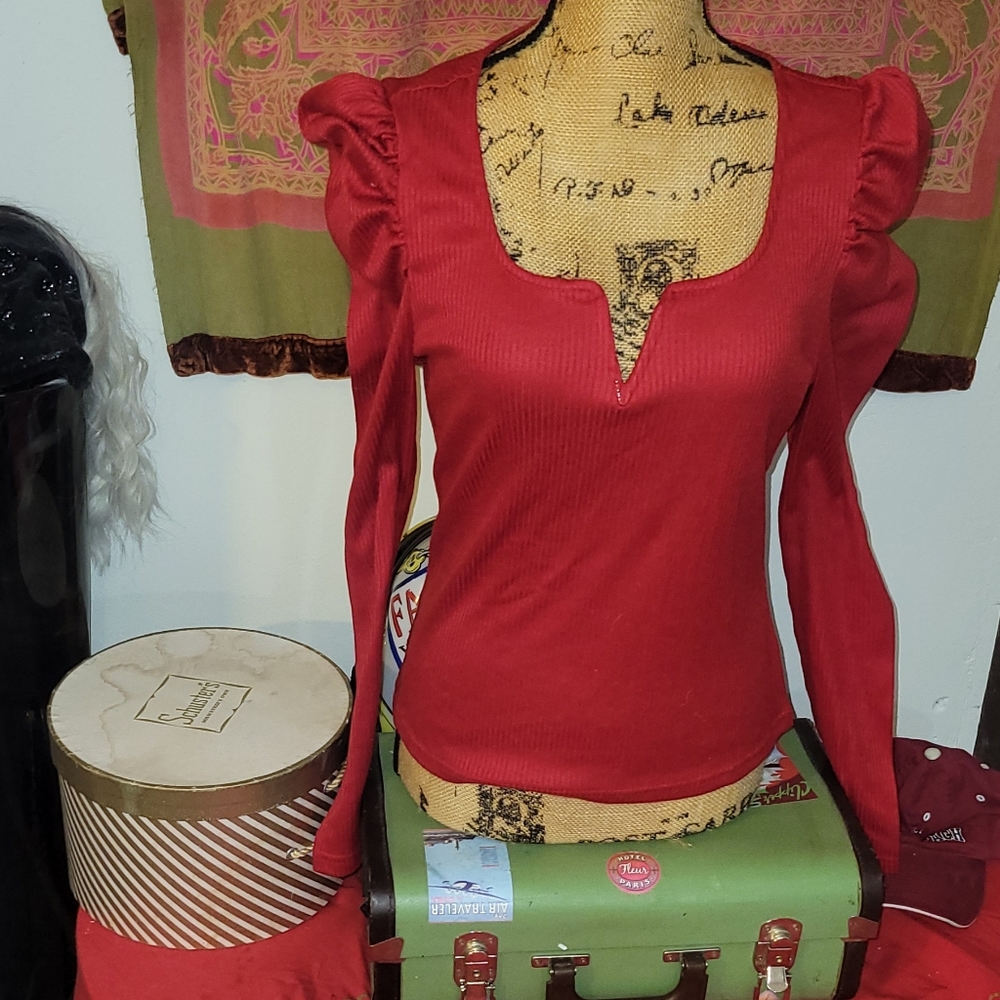Red top - Picture 2 of 4